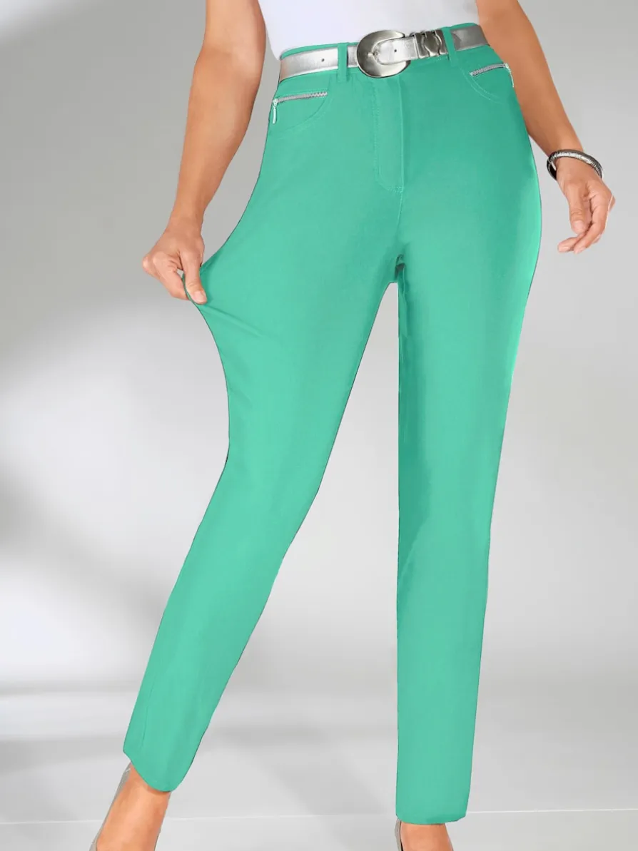 Pantalon extensible tombe parfaitement grâce au stretch, dans toutes les tailles