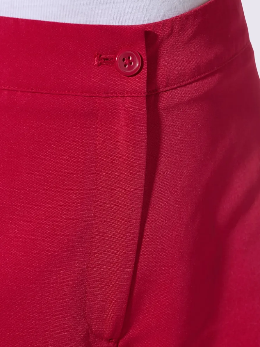 Pantalon plis repassés, effet affinant