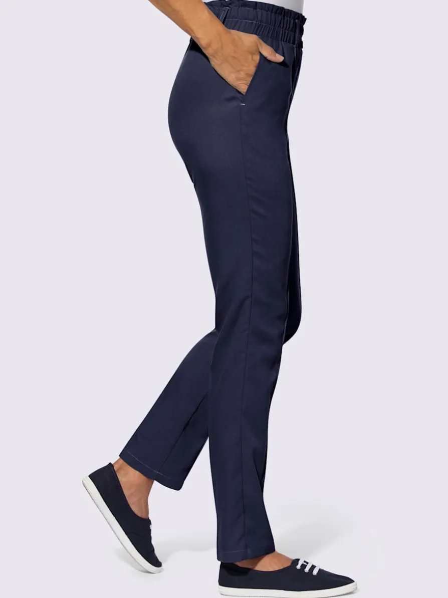 Pantalon plis repassés, effet affinant