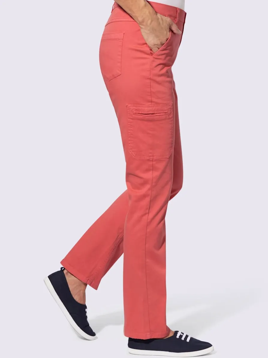 Pantalon poches plaquées sur les côtés.