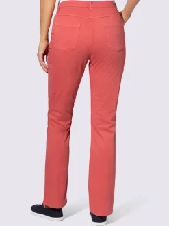 Pantalon poches plaquées sur les côtés.