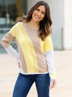 Pull ajouré motif tricoté avec partie ajourée devant
