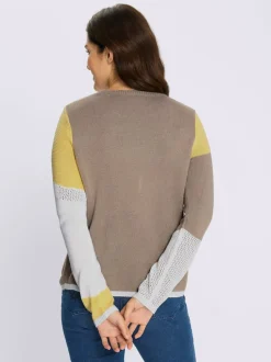 Pull ajouré motif tricoté avec partie ajourée devant