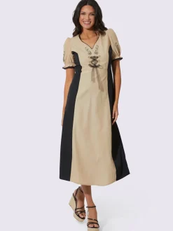 Robe traditionnelle broderie country élégante