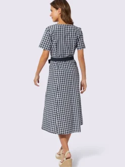 Robe traditionnelle livrée avec la ceinture à nouer