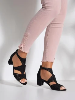 Sandales à brides petites découpes