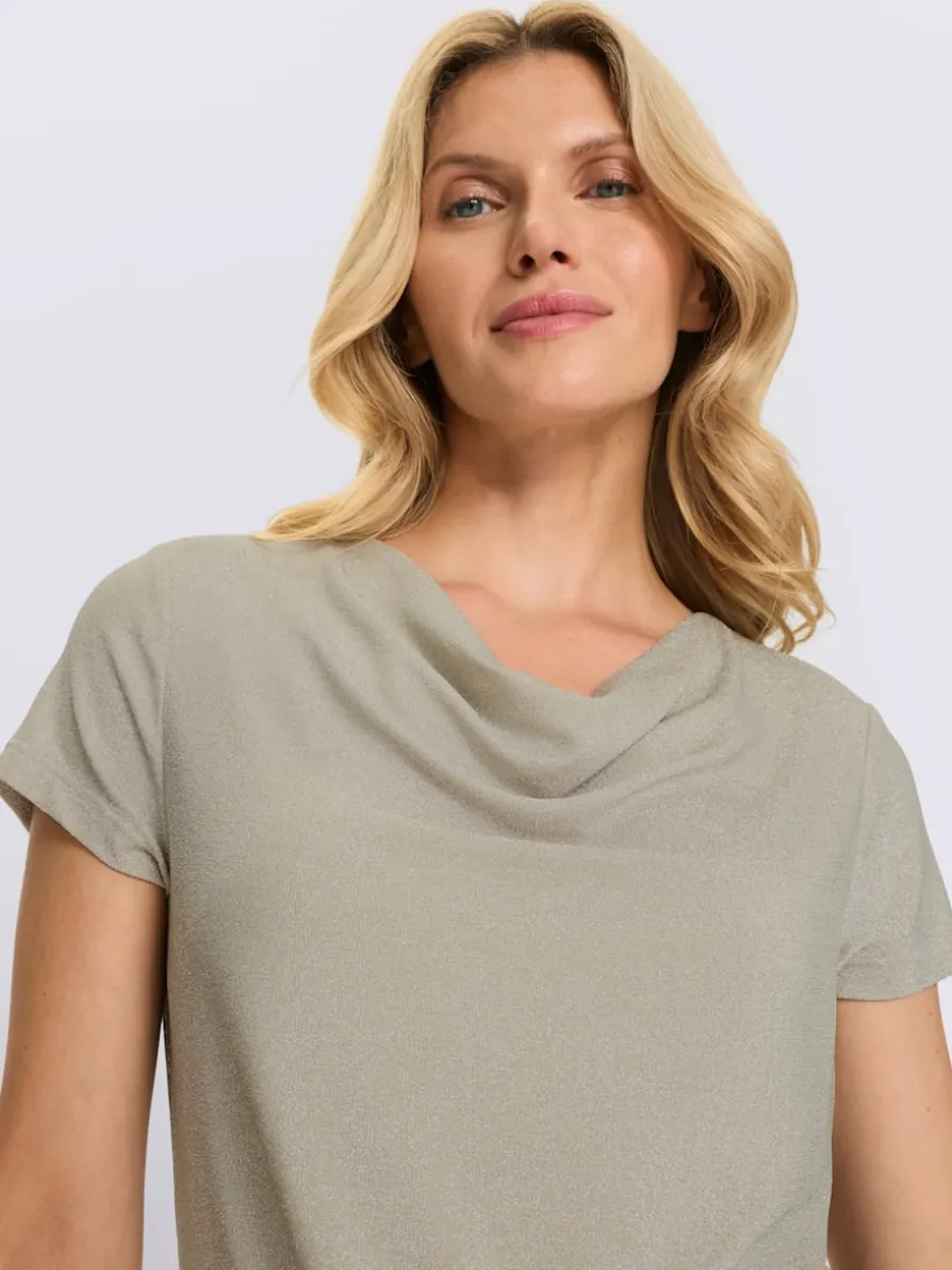 T-shirt à col bénitier col bénitier