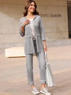 Veste en tricot ajouré coupe longue affinante