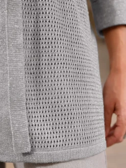 Veste en tricot ajouré coupe longue affinante