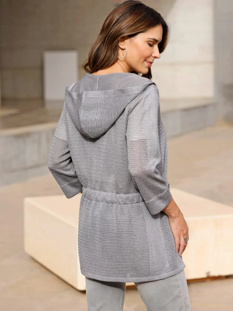 Veste en tricot ajouré coupe longue affinante
