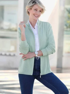 Veste en tricot superbe motif tricoté